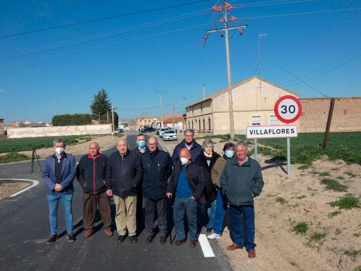 Medio millón de euros arreglan la carretera entre Villaflores y Palaciosrubios