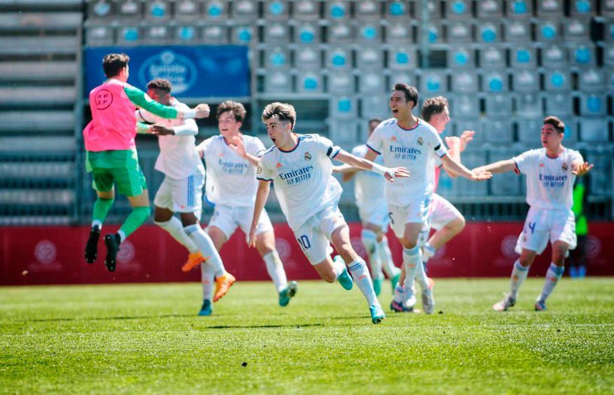 Bruno Iglesias (10) celebra el título con el Real Madrid