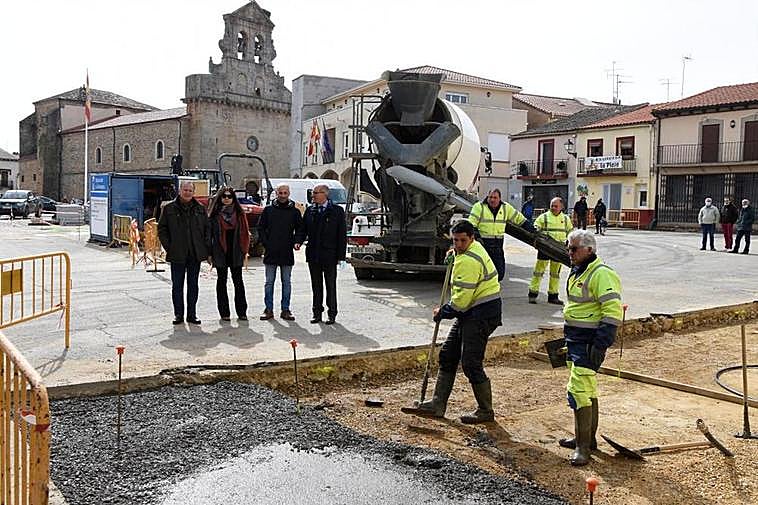 Román Hernández, María José Hernández, Alfonso Valle y Javier Iglesias en las obras de Tamames