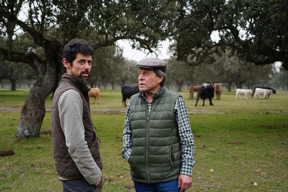 Ramón Guarido y Juan Luis Martín en la finca de Matilla de los Caños