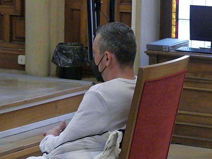 R.H.L. al inicio del juicio en la Audiencia Provincial de Salamanca