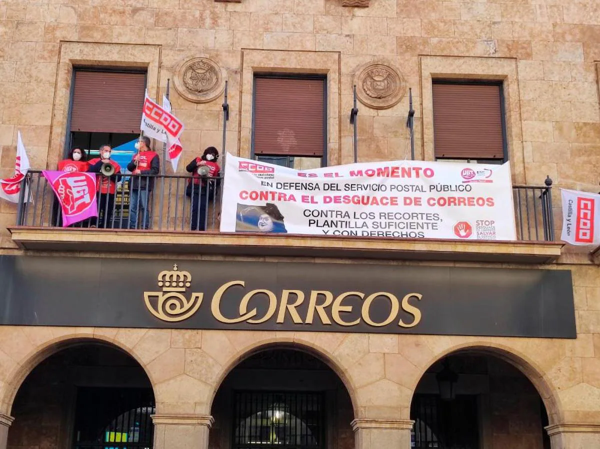 Encierro en la sede de Correos en la Gran Vía.