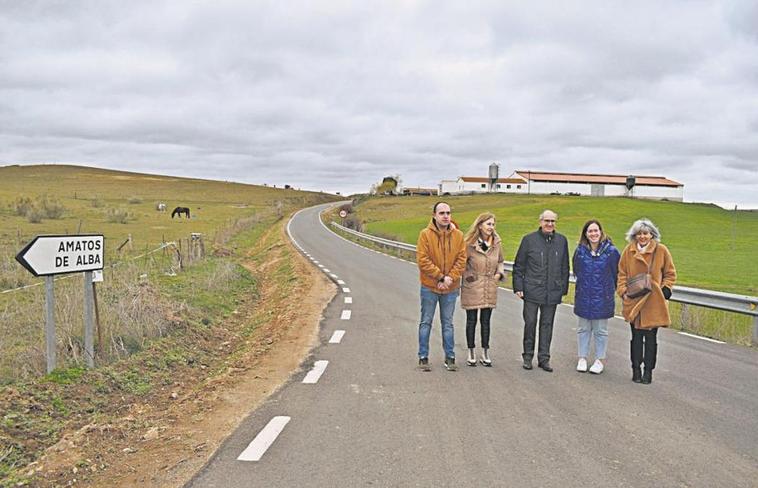 La presentación del arreglo de la carretera de Amatos de Alba