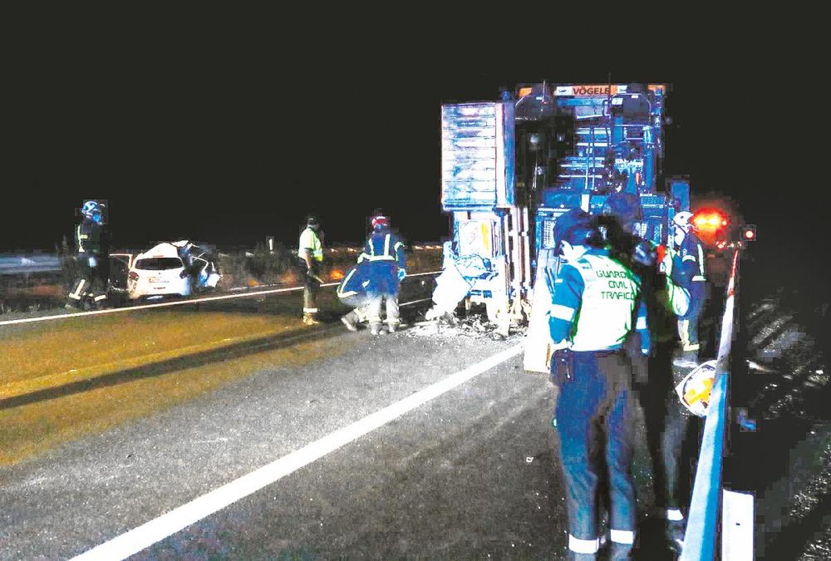 Efectivos policias en el lugar tras el siniestro