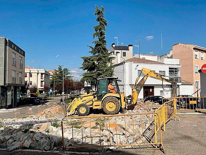 El inicio de las obras en la nueva plaza La Cilla de Carbajosa