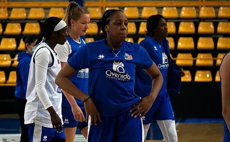 Elonu en un entrenamiento del Perfumerías Avenida.