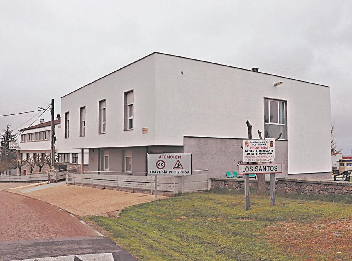 Residencia municipal de mayores de Los Santos, donde se instalarán placas.