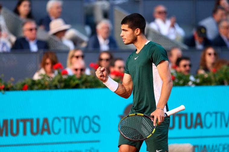 Carlos Alcaraz celebra un punto durante la final del Mutua Madrid Open