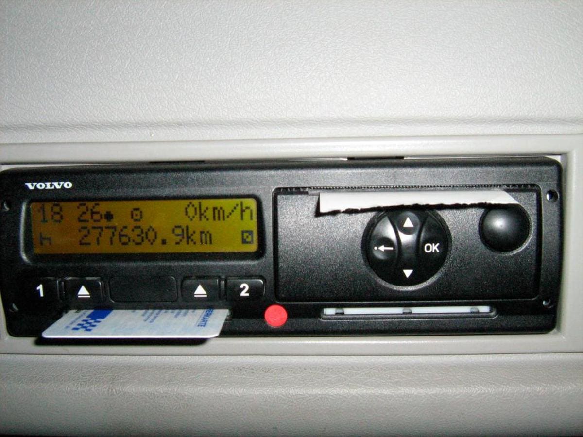 Imagen del tacógrafo digital de un camión.