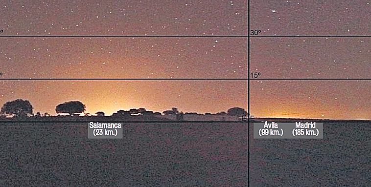Así se ven las luces de Salamanca, Ávila o Madrid desde el campo charro