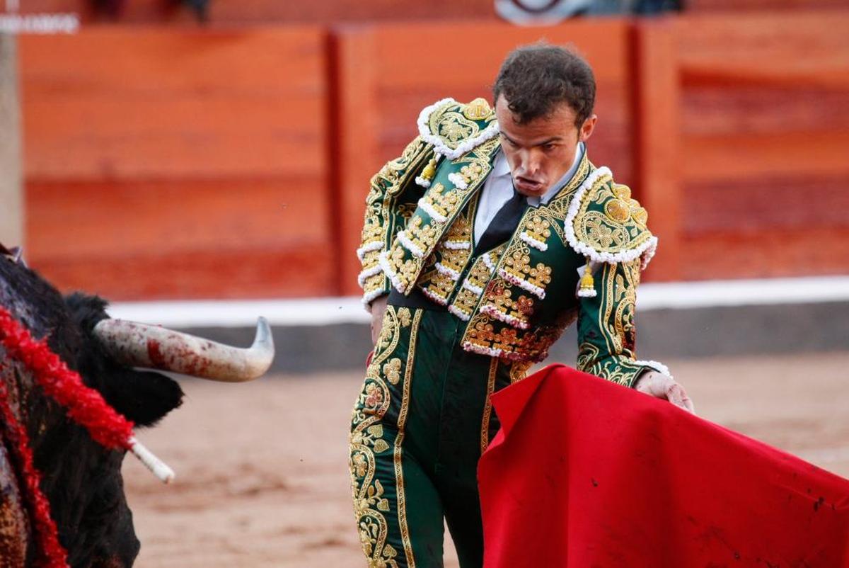 Damián Castaño ante un toro en La Glorieta