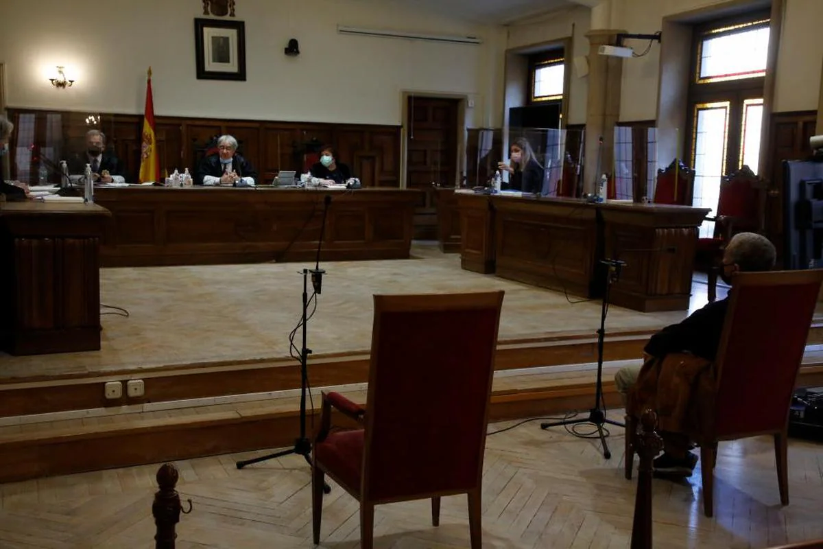 El acusado al inicio del juicio en la Audiencia Provincial de Salamanca.