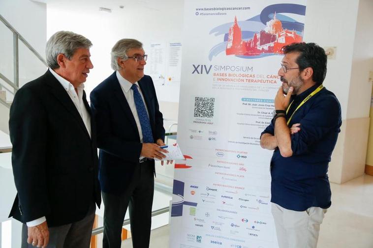 Juan Jesús Cruz, Emilio Fonseca y César Rodríguez, coordinadores científicos del XIV Simposium de Bases Biológicas del Cáncer.