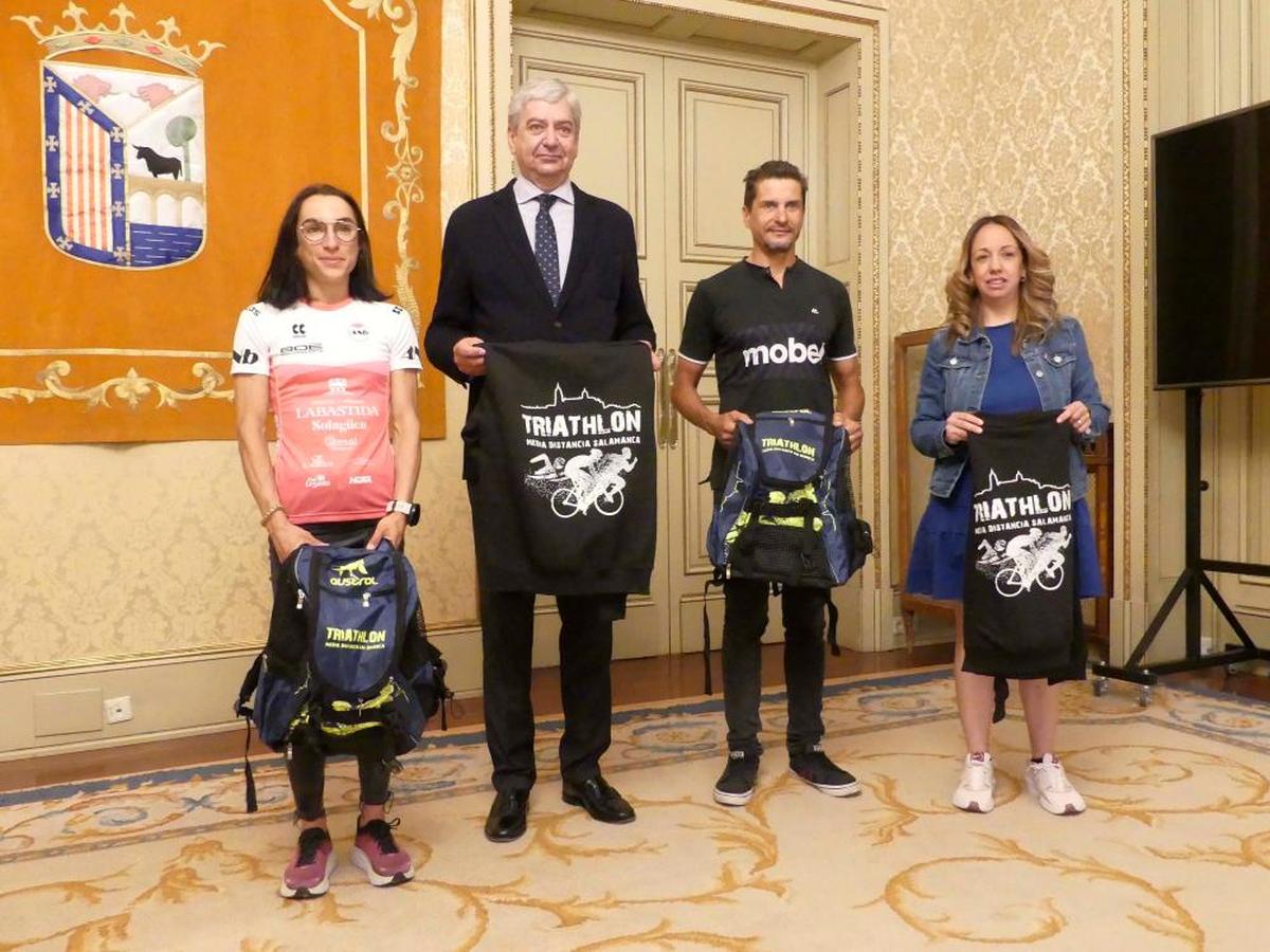 Anna Noguera, Javier García Rubio, Iván Raña y Blanca Francisco, en la presentación de ayer en el Ayuntamiento