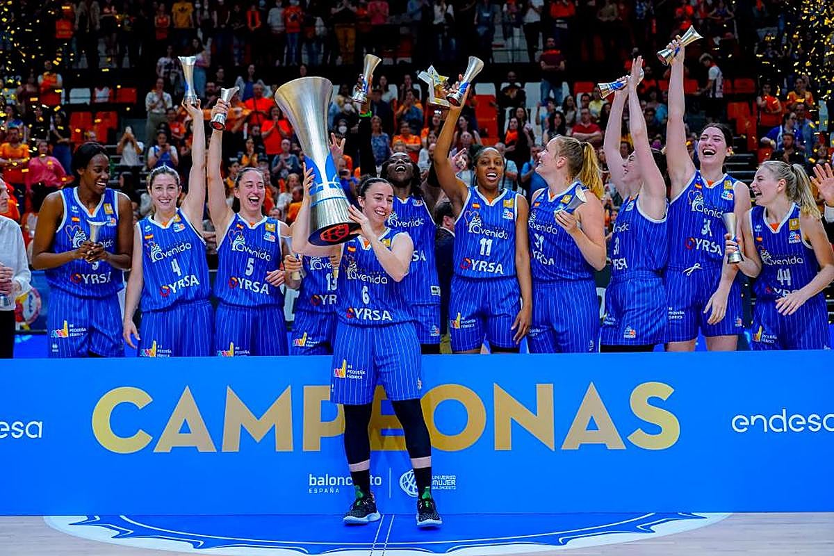 El Avenida celebra el título de la Liga Femenina