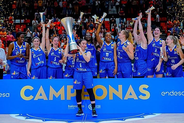 El Avenida celebra el título de la Liga Femenina