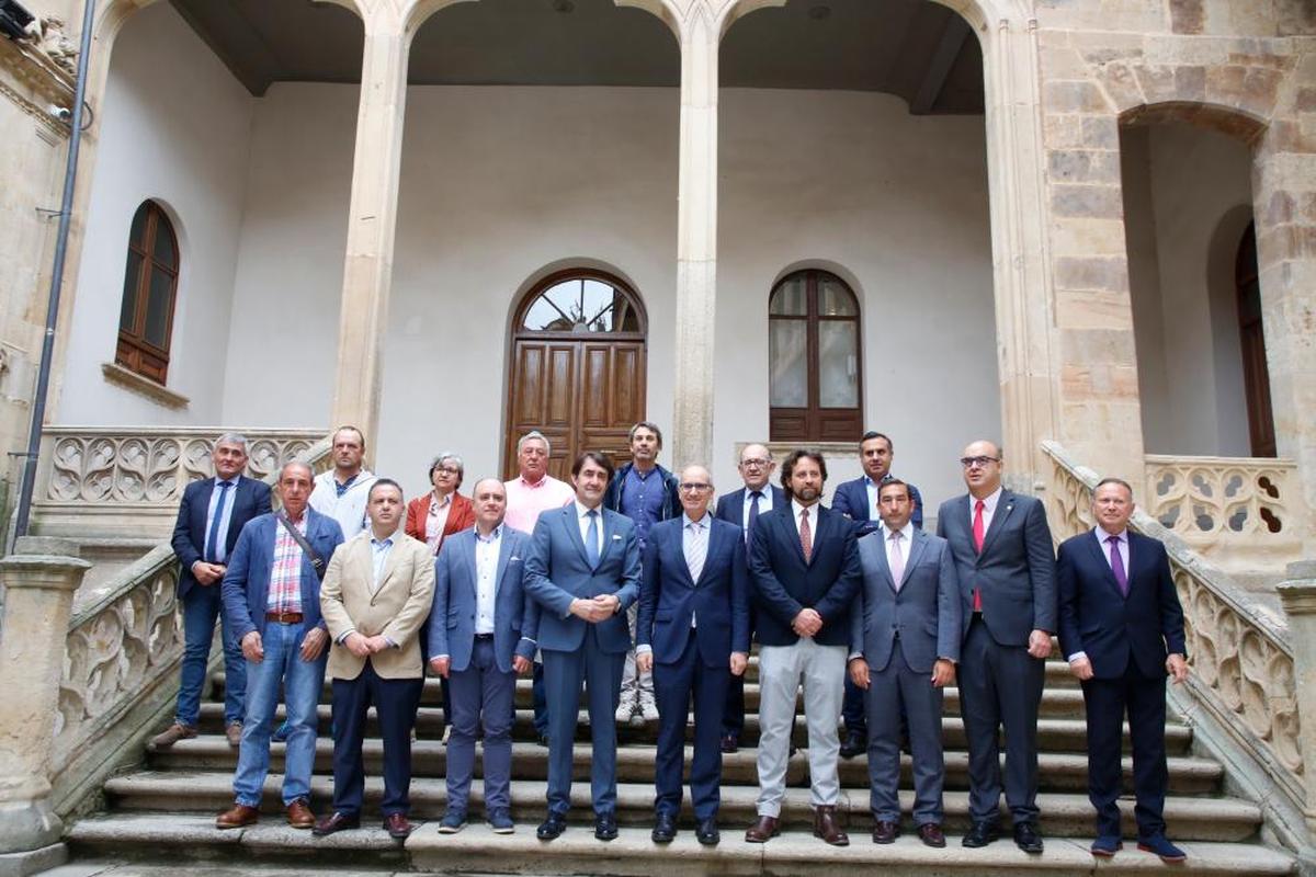 Firma del protocolo para desarrollar el proyecto de abastecimiento a la sierra de Francia desde el embalse de Navamuño