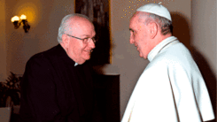 Fernando Vérgez junto al Papa Francisco