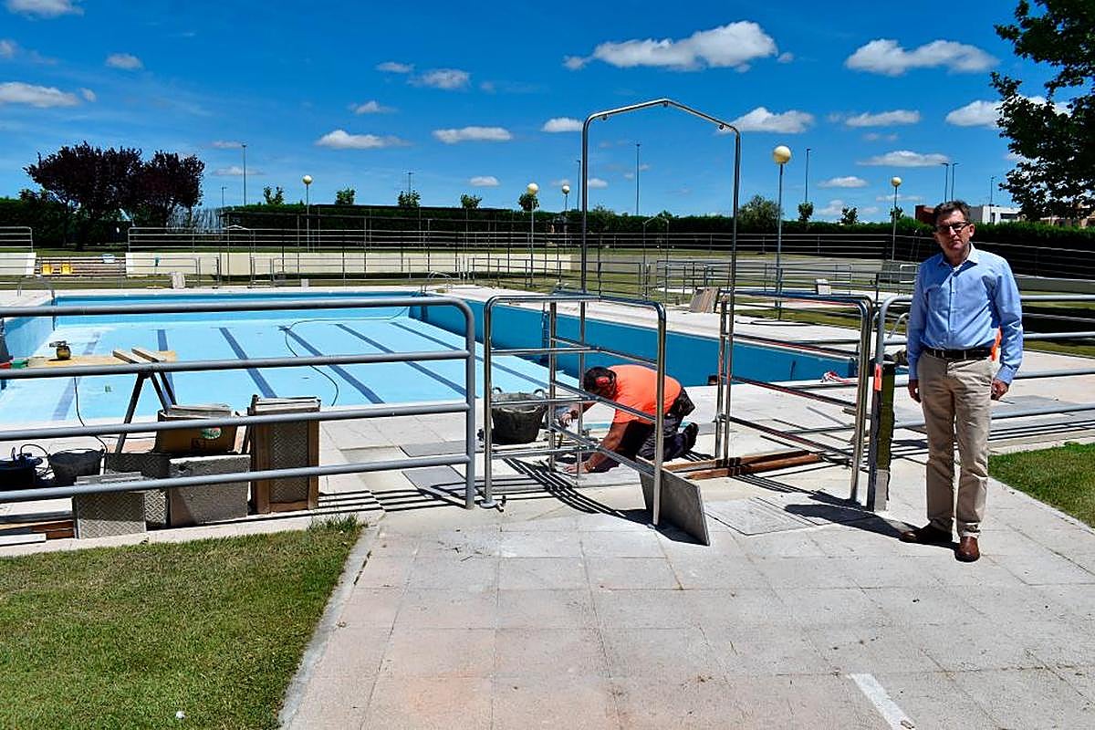 El alcalde en funciones, Jesús Quintero, visitando las instalaciones.