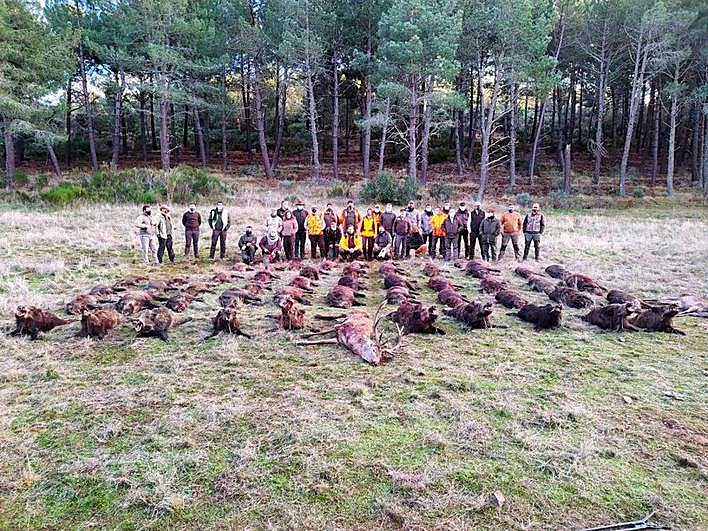 Cazadores después de una fructífera jornada.