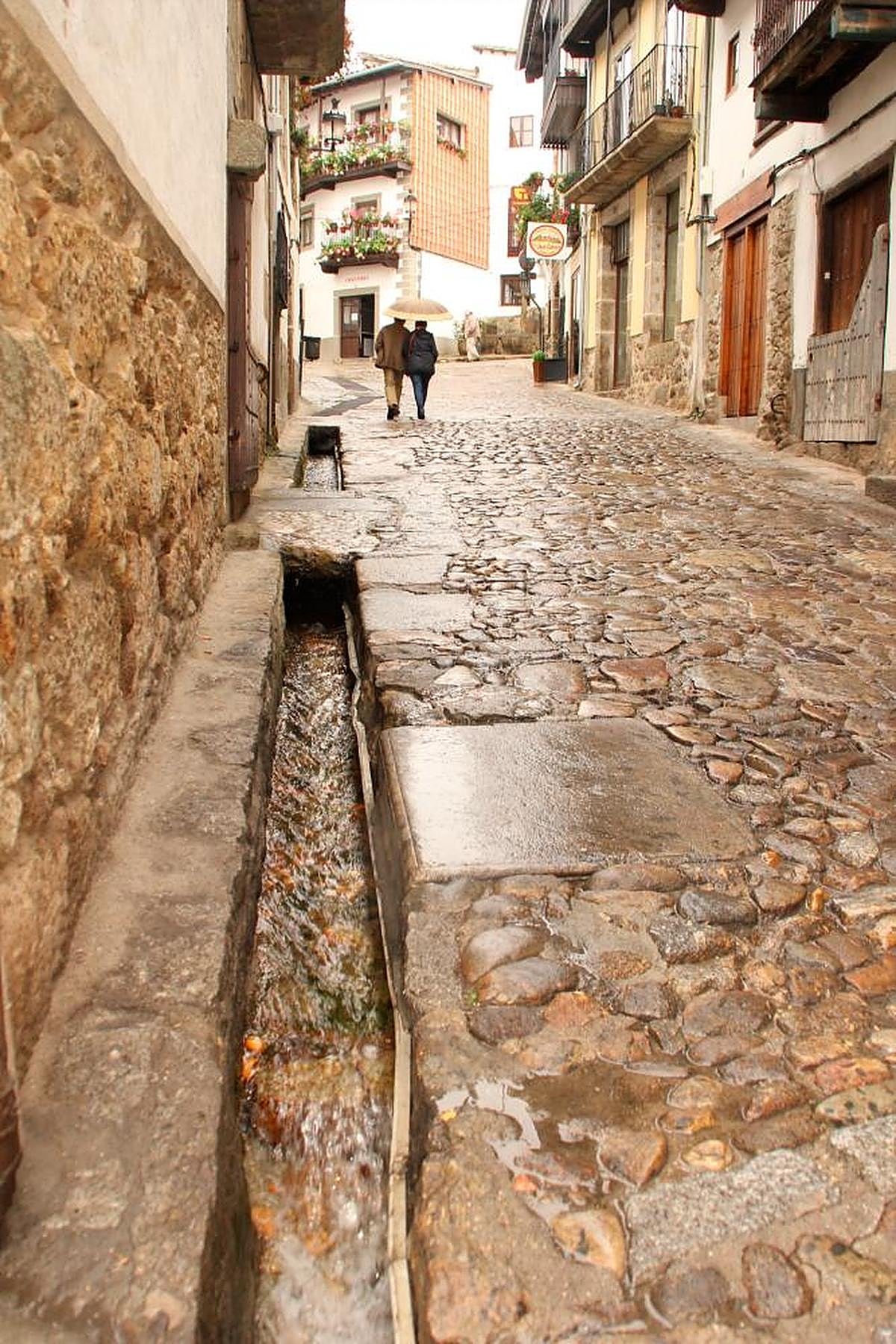 Una de las regaderas de Candelario.