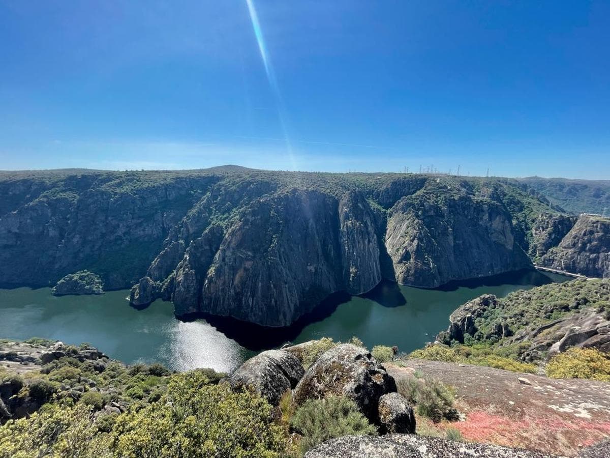 Vistas del picón de Felipe y el mirador del Fraile desde Bruçó.