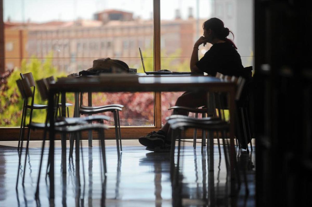 Interior de la Biblioteca Municipal Torrente Ballester.