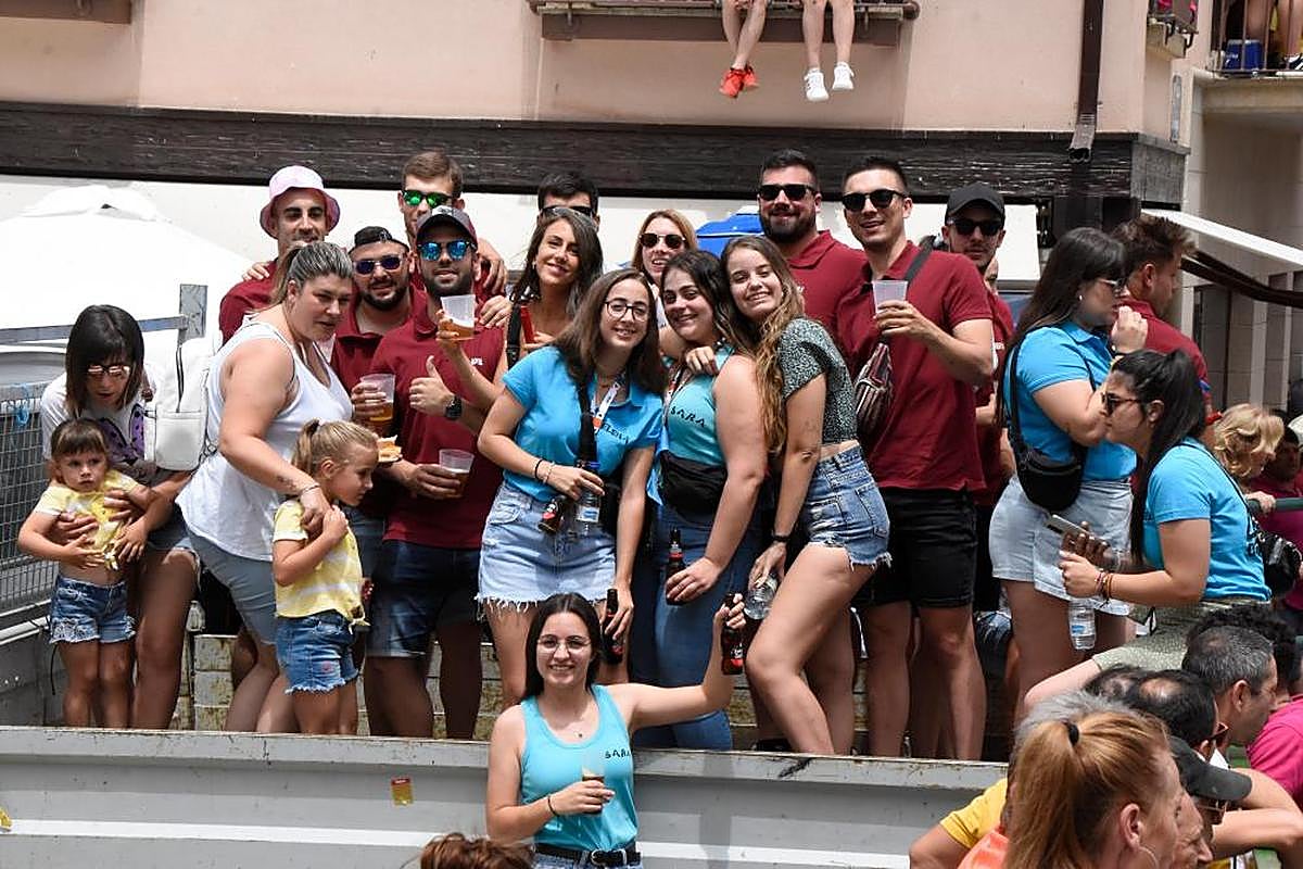 Las peñas ponen la animación a las celebraciones