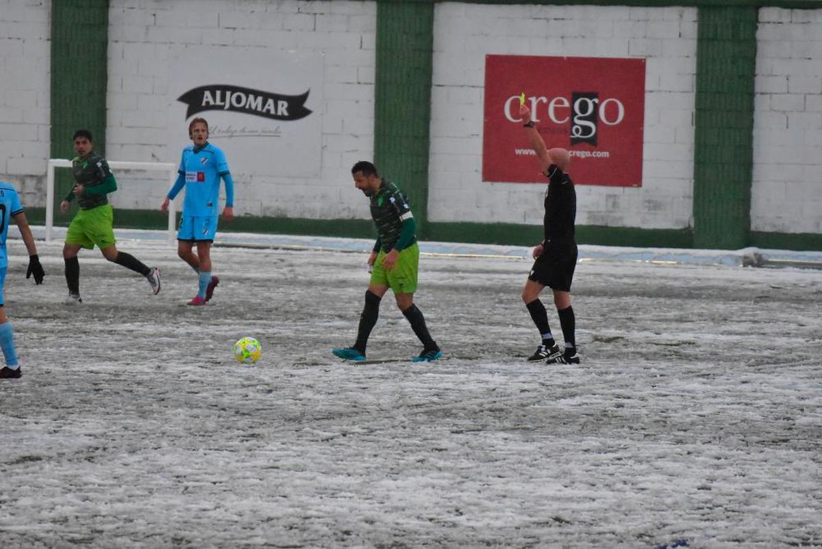 Carlos Rubén durante un partido contra el Guijuelo