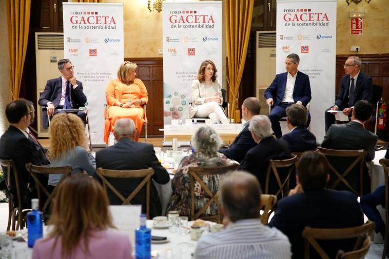 Julio Pindado, Rosario Arévalo, Laura del Palacio, Luis Alberto Rivas y Julián Ballestero.