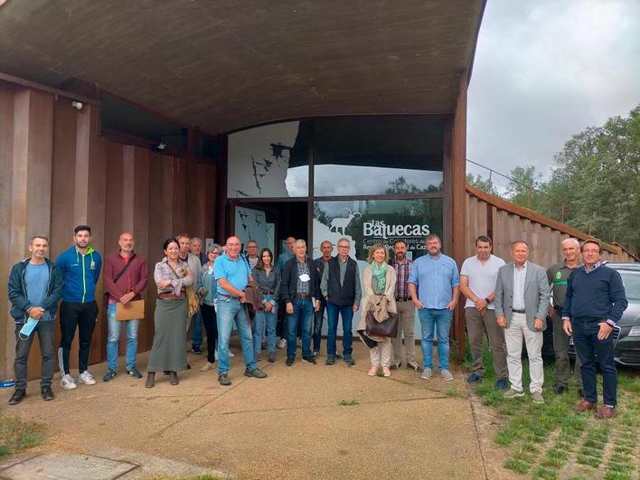 Representantes de la Diputación y los ayuntamientos participantes ayer en la Mesa del Castaño.