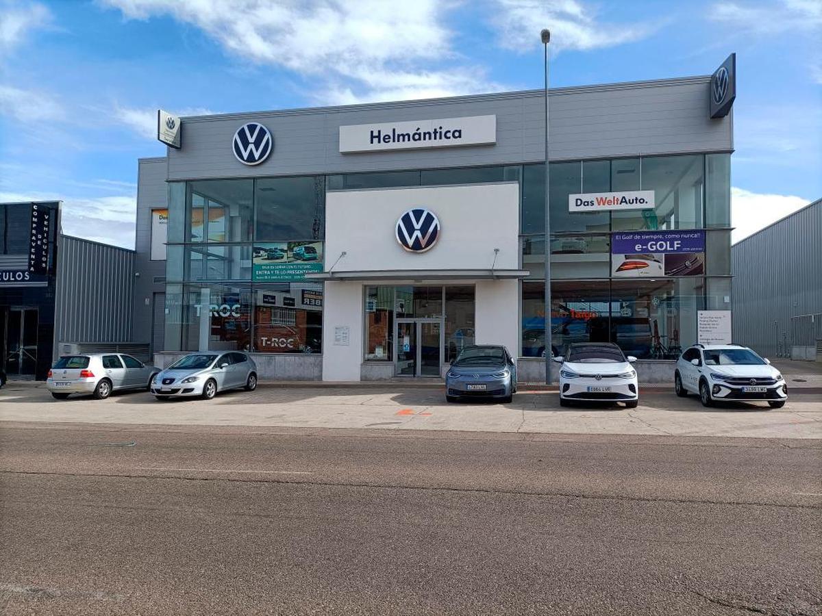 Concesionario de Helmántica Volkswagen, ubicado en el polígono industrial de Villares de la Reina en la avenida Fuentesaúco 34.