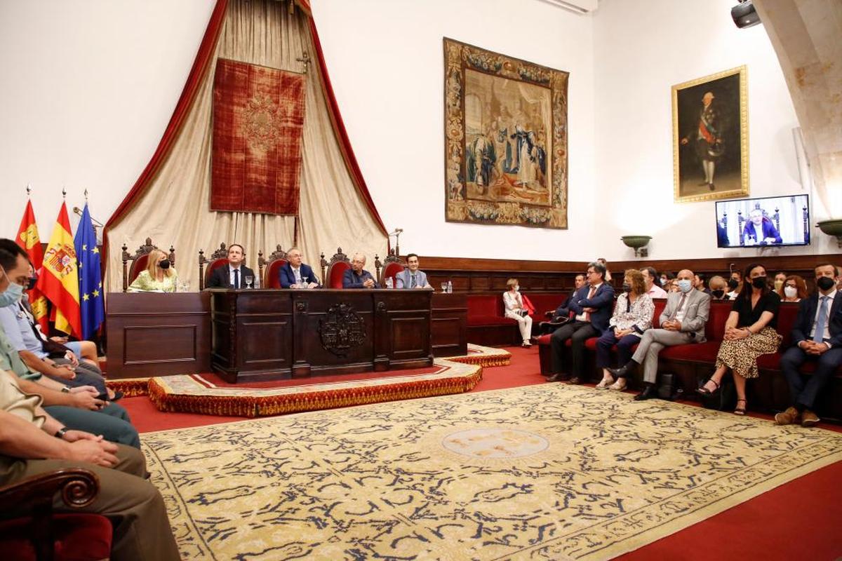 Momento de la inauguración de los cursos que presidió el rector Ricardo Rivero  | ALMEIDA