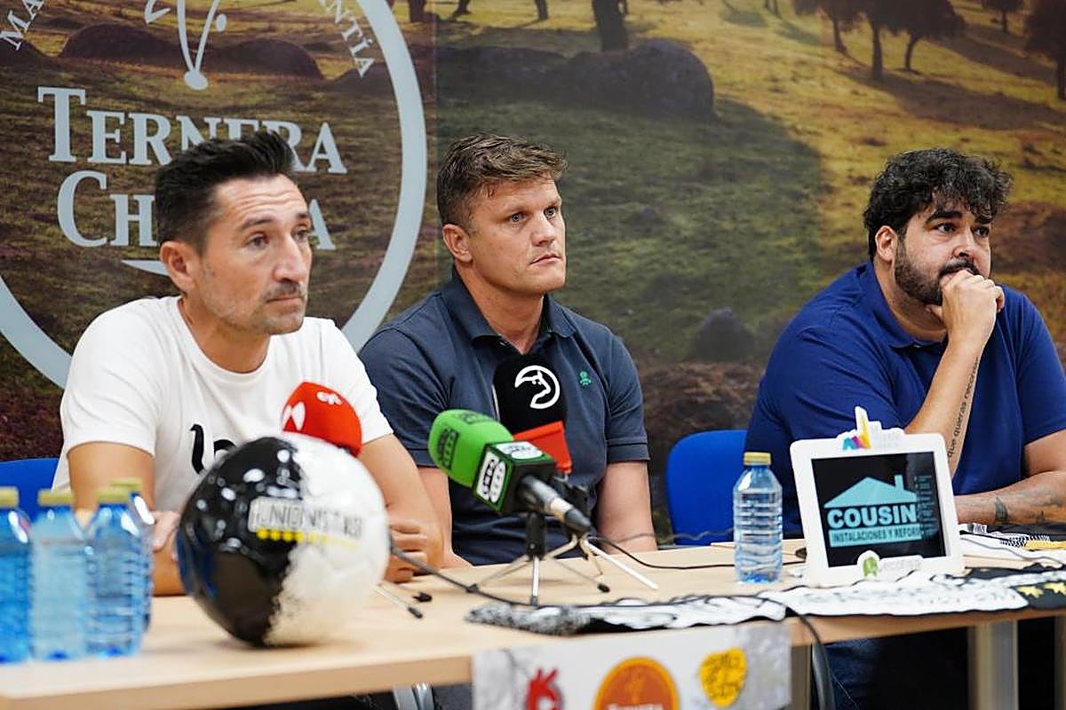 Raúl Casañ, Toni García y Miguel Ángel Sandoval, los encargados de formar la plantilla del Unionistas.