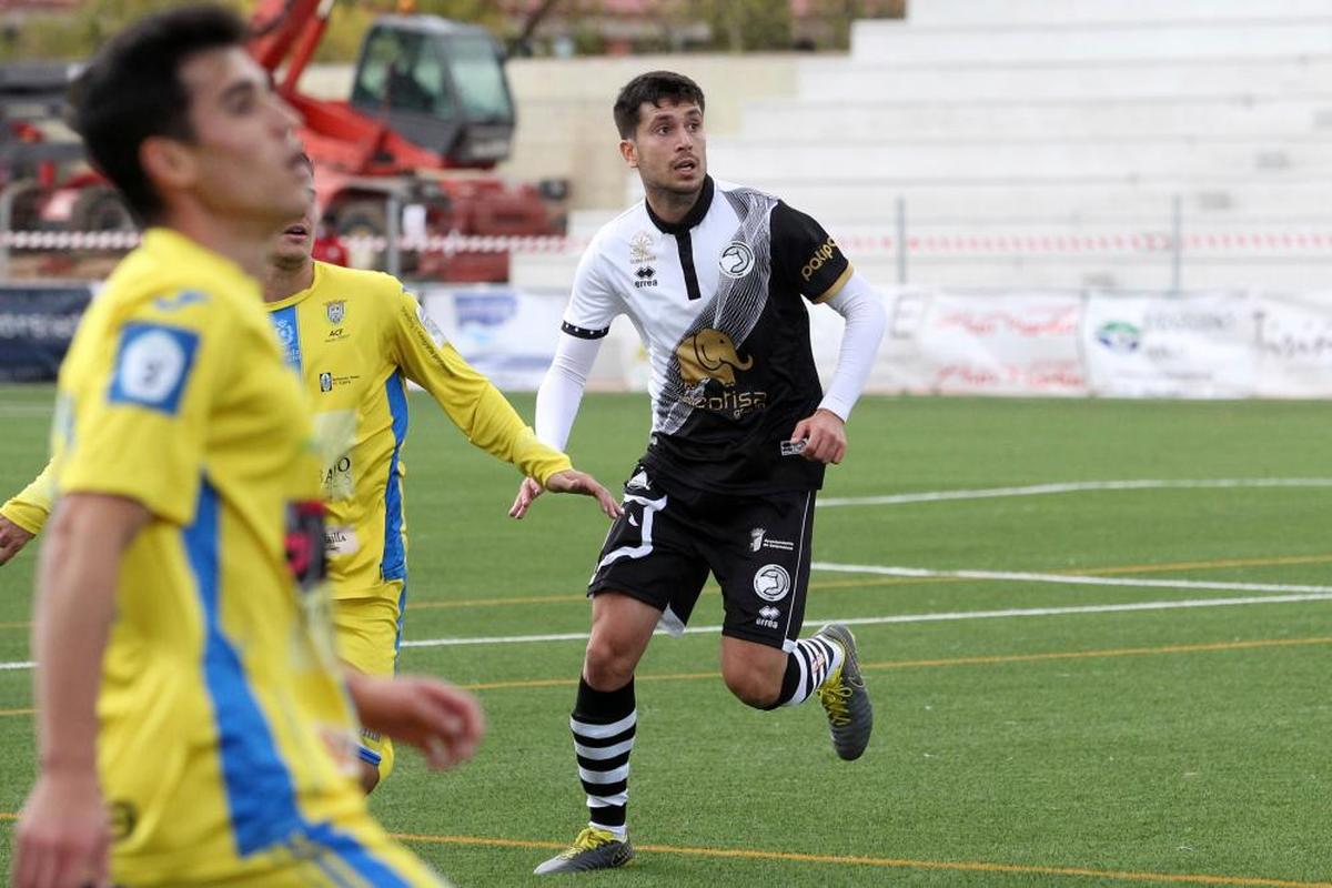 Héctor Nespral en un partido en el Reina Sofía.