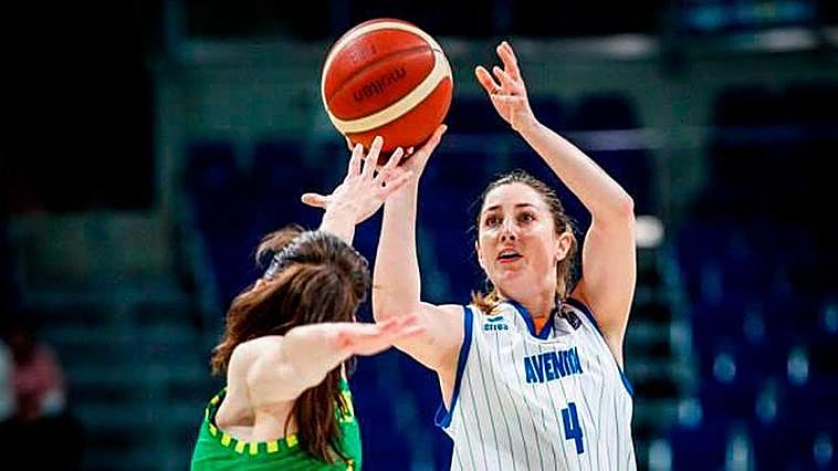 Leo Rodríguez lanza a canasta contra el Sopron en las semifinales de la última Euroliga.