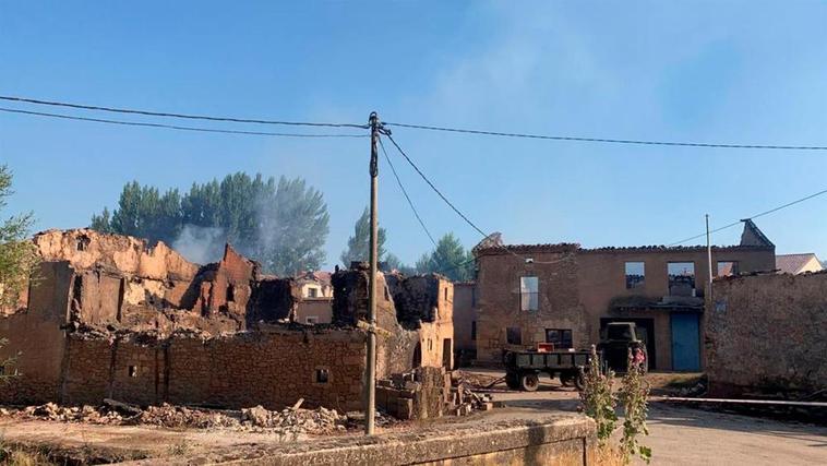 Imagen de las casas arrasadas de Santibañez del Val.