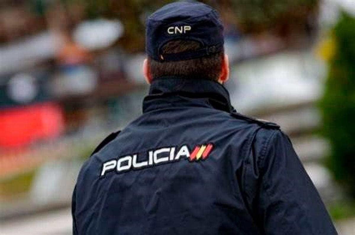 Un agente de la Policía Nacional.