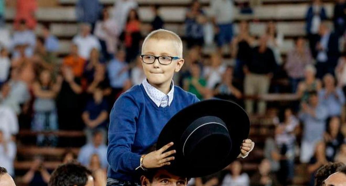 Adrián Hinojosa, el niño con cáncer que quería ser torero.