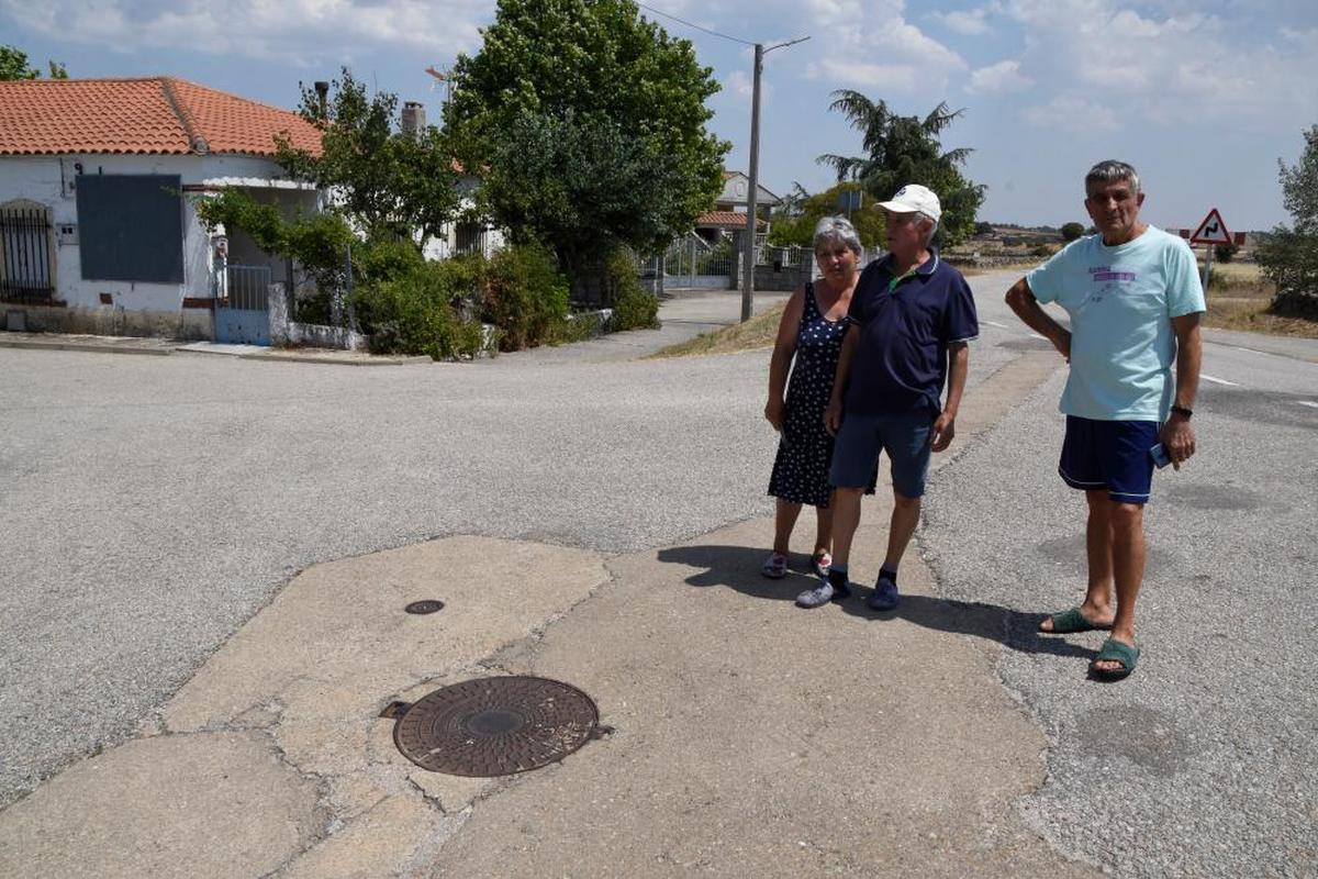 Vecinos del barrio de La Peña de Cipérez afectados por el corte de agua