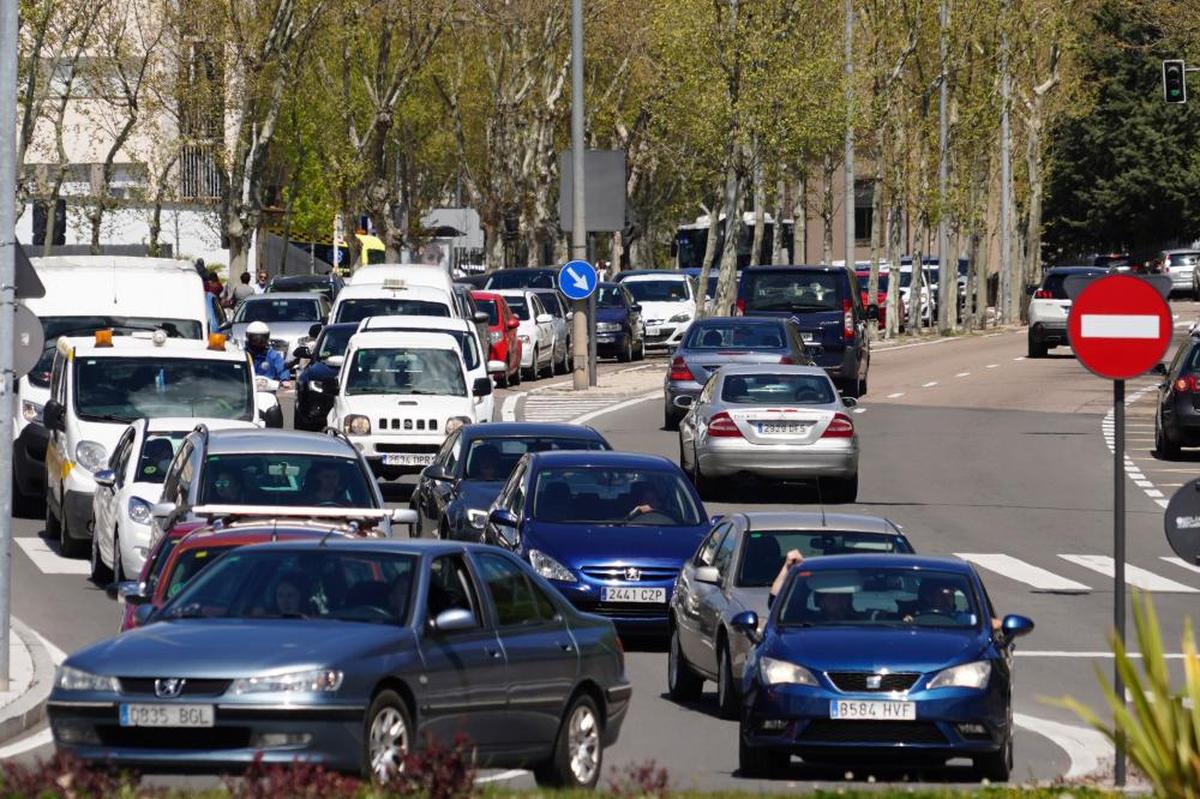 Turismos circulando por Salamanca capital.