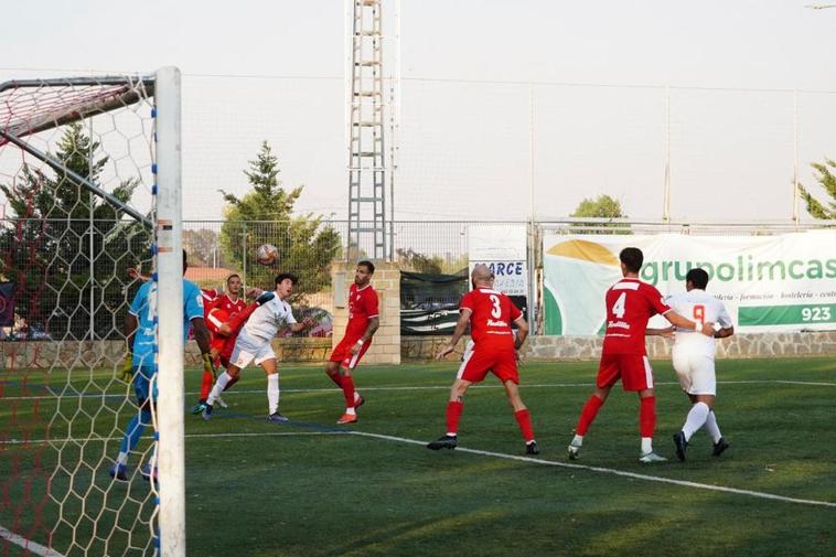 Galería del partido amistoso entre el Santa Marta y el Guijuelo.