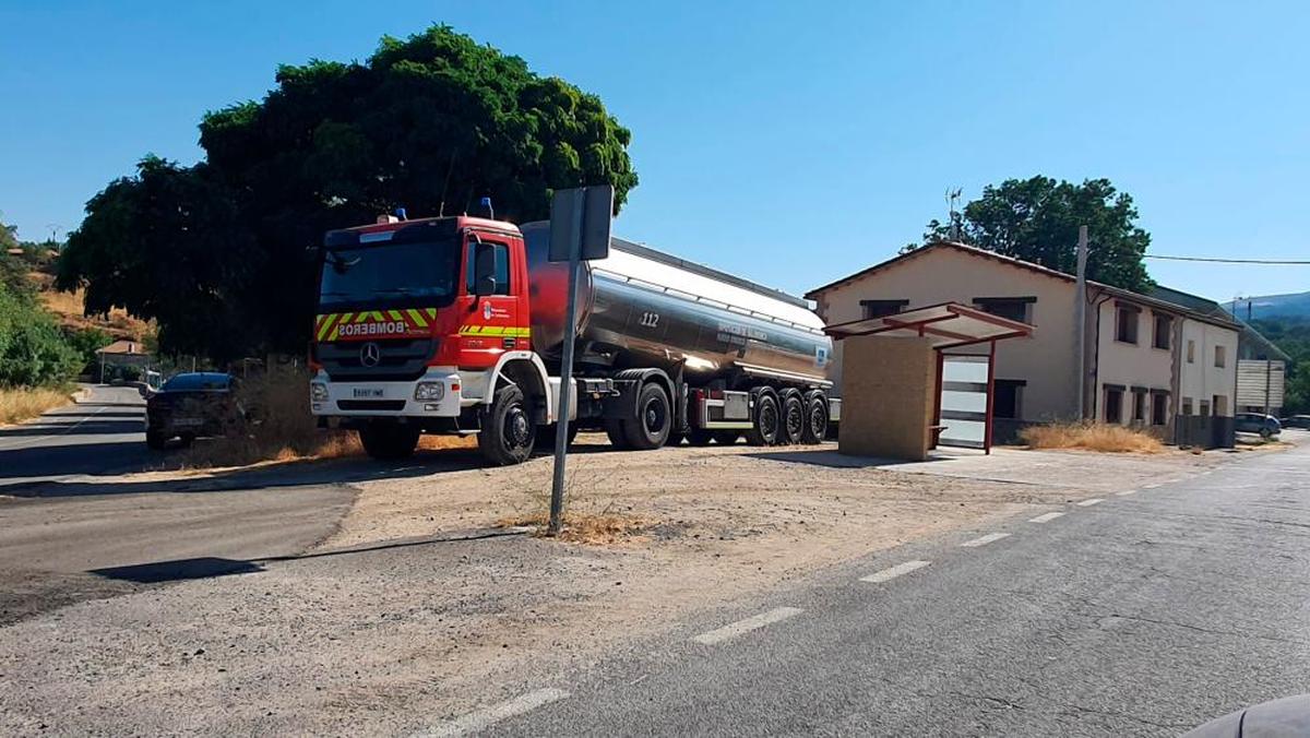 Camión cisterna de la Diputación utilizado para dar servicio de abastecimiento a los pueblos.