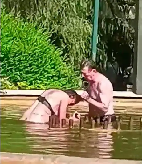 La espeluznante agresión de un hombre a una mujer semidesnuda en una fuente de Valencia