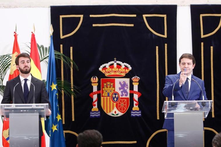 García-Gallarco y Fernández Mañueco en la constitución de las Cortes de Castilla y León