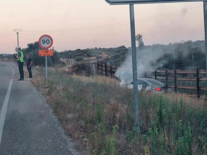 El vehículo accidentado en Ledesma.