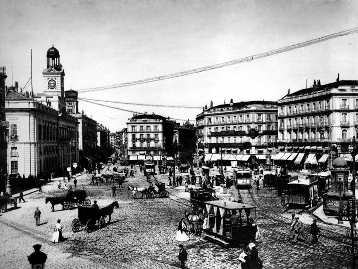 Imagen tomada en 1877 de la Puerta del Sol de Madrid, ciudad en la que Matilde desarrolló la mayor parte de su obra