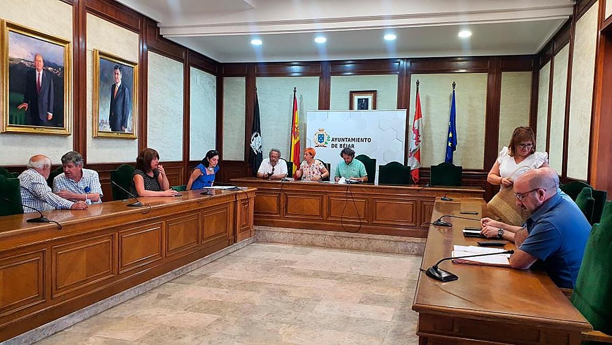 Imagen de los asistentes a la reunión de la Comisión Mixta de Participación Ciudadana en Béjar.