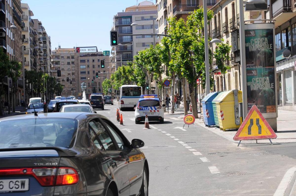 Estrechamiento por obras en la Avenida de Mirat