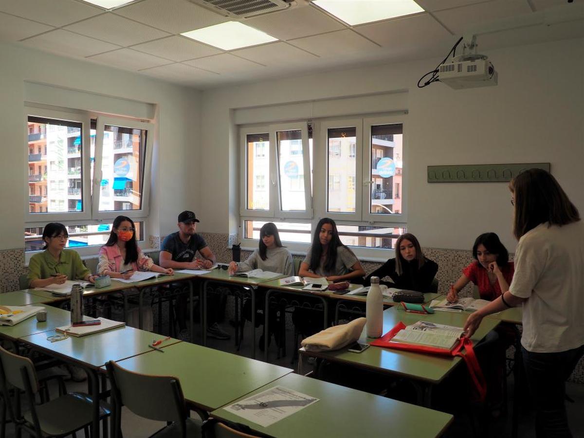 Clase en una escuela de español de la ciudad.